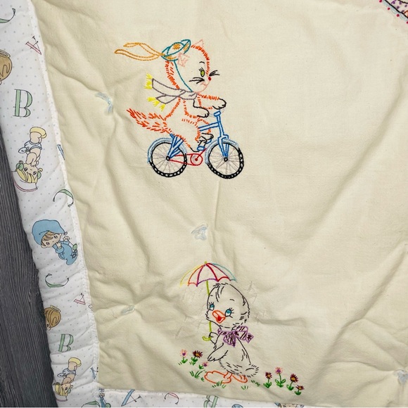 Vintage hand embroidered baby quilt with birds and animals precious moments - Picture 9 of 12